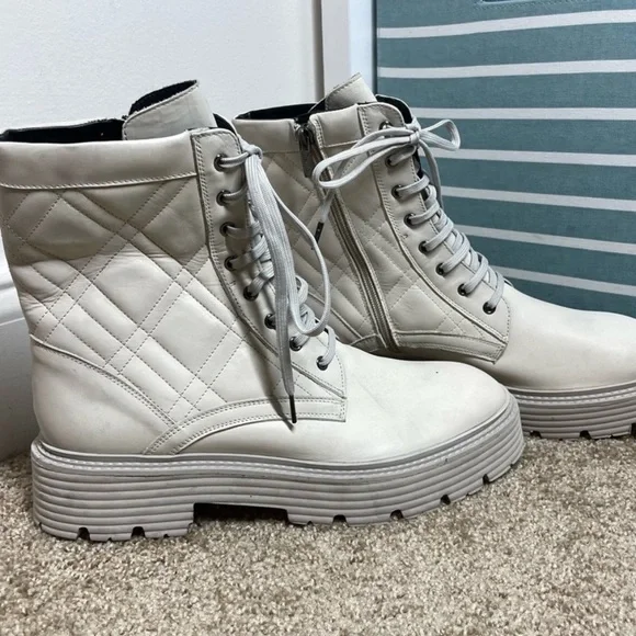 La Canadienne Yasmine Women's Leather Boot - Picture 2 of 9